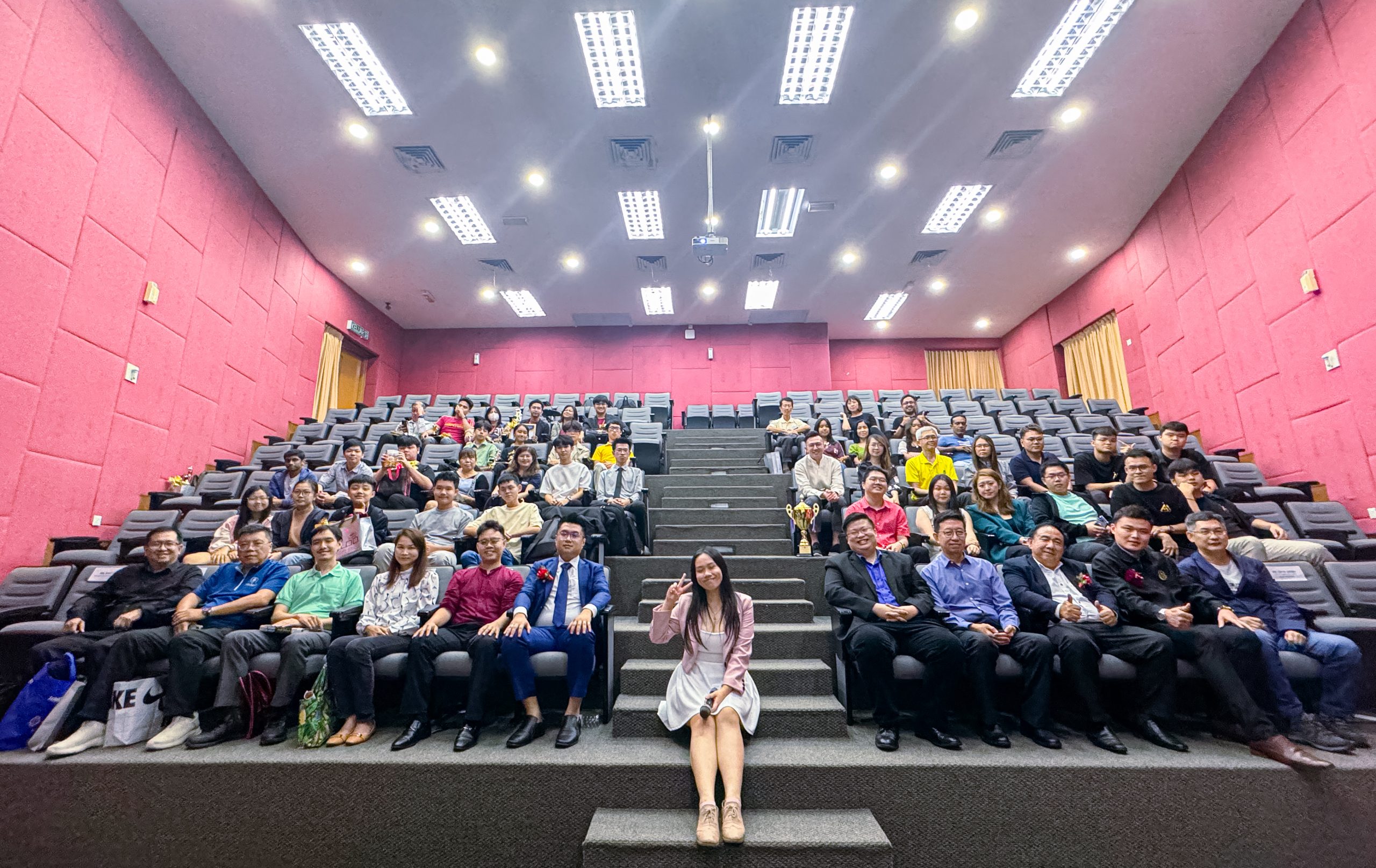 A Resounding Success of Johor Digital Literacy Day 2024: Celebrating AI Innovation and Digital Upskilling 